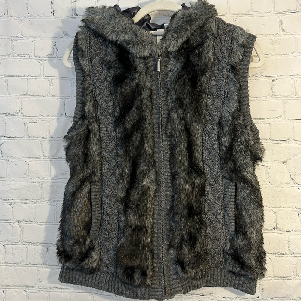 EUC green Tea Zip Sweater Vest with faux fur and hood